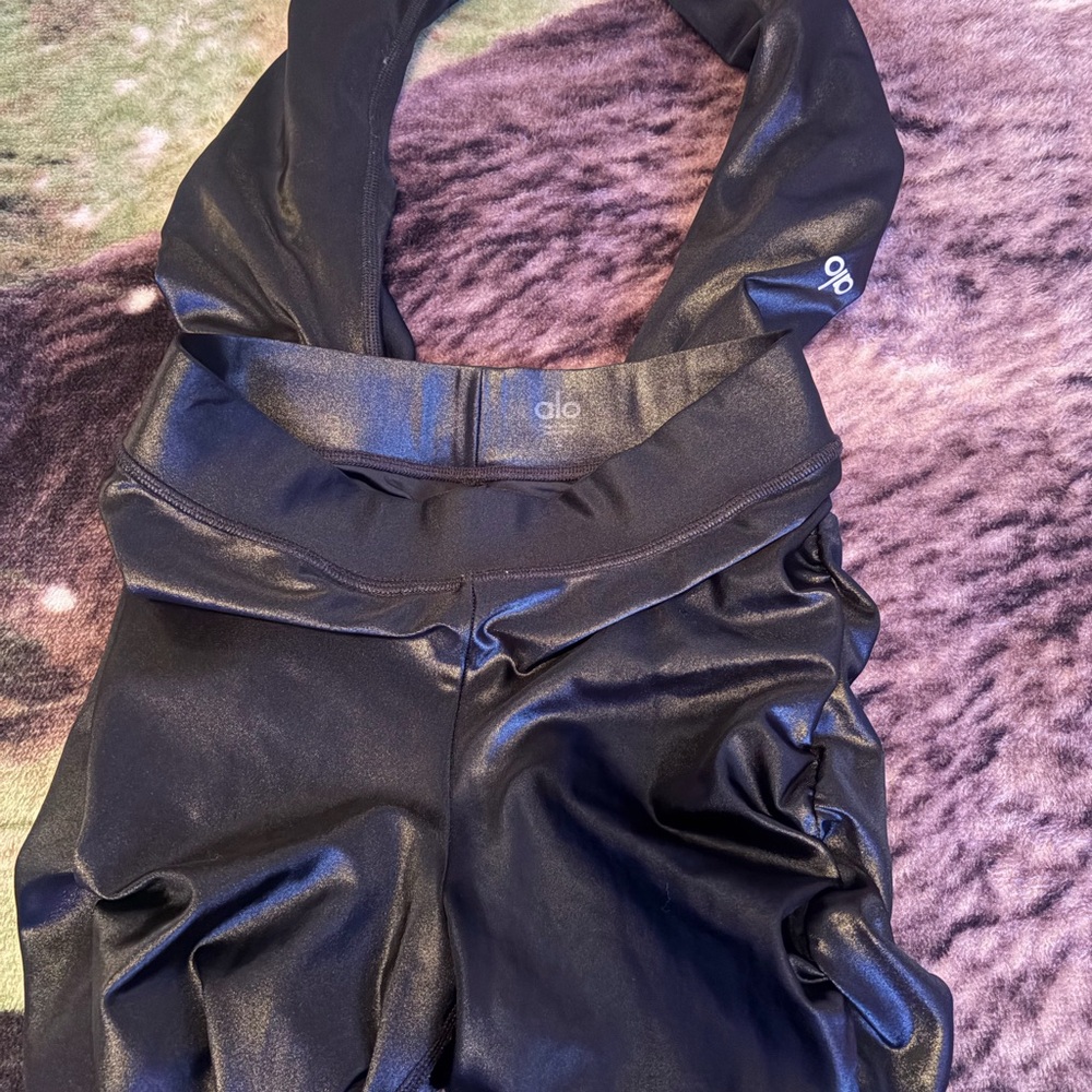 ALO Yoga Shiny Black leggings